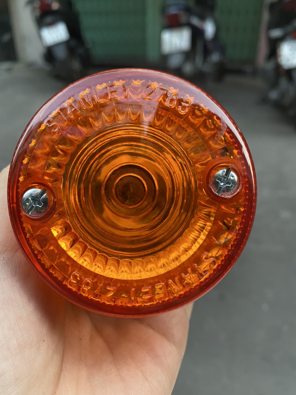 CẶP XI NHAN TRƯỚC XE CUB 86 ( HÀNG ĐẸP ) - ĐẾ NHỰA XI BÓNG