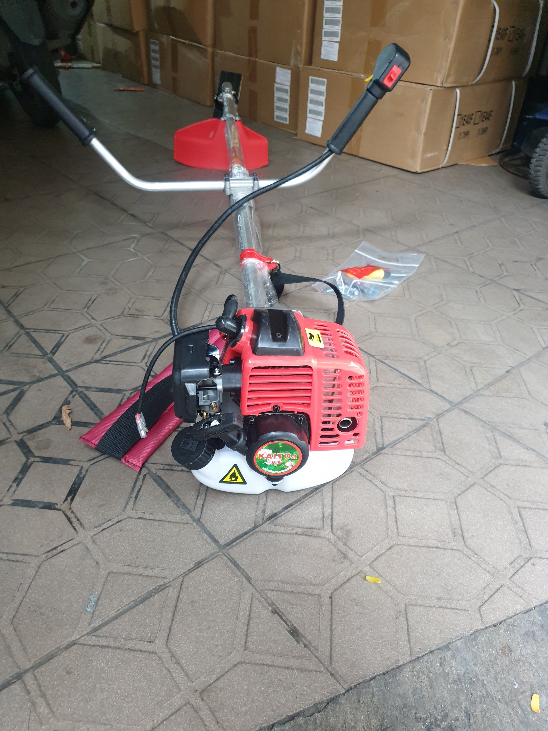 MÁY CẮT CỎ 2 THÌ 260, NÒNG 34LY. ĐỦ PHỤ KIỆN
