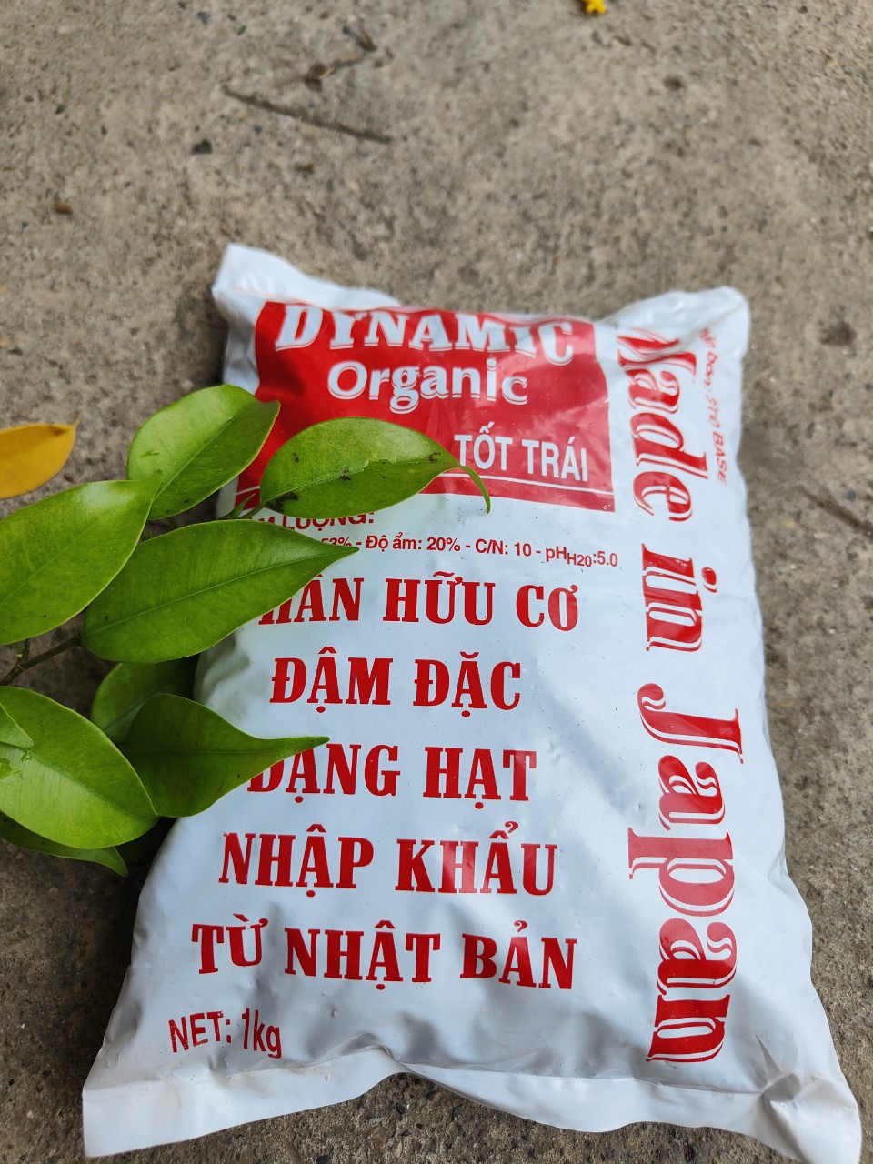 Combo 3 gói phân hữu cơ đậm đặc dạng viên Dynamic 1kg - hữu cơ bón hoa, rau cây cảnh