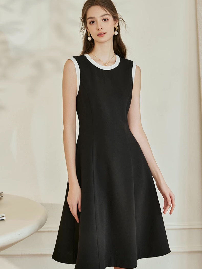 O-neck flared white black designer dress