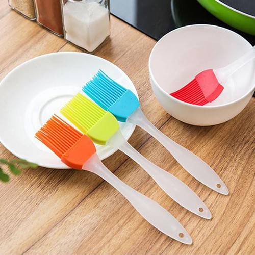 Sét 2 Chổi Quét Dầu Ướp Gia Vị (Giao Màu Ngẫu Nhiên)