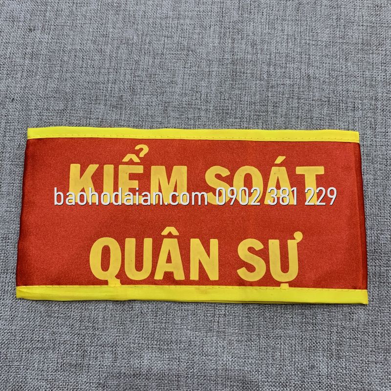 Băng rôn khẩu hiệu đeo cánh tay