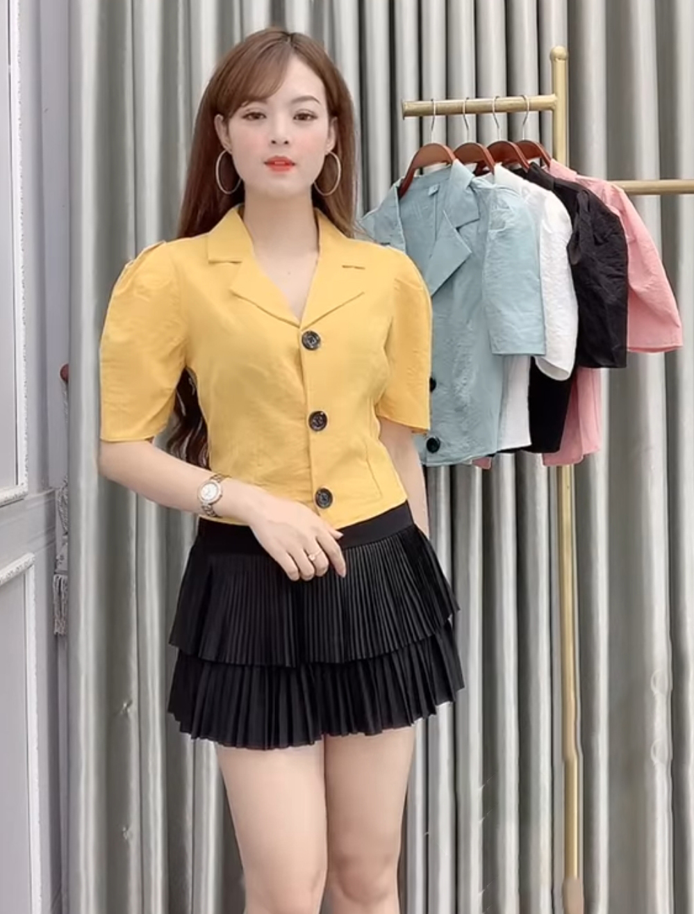 Áo croptop cổ vest phối nút