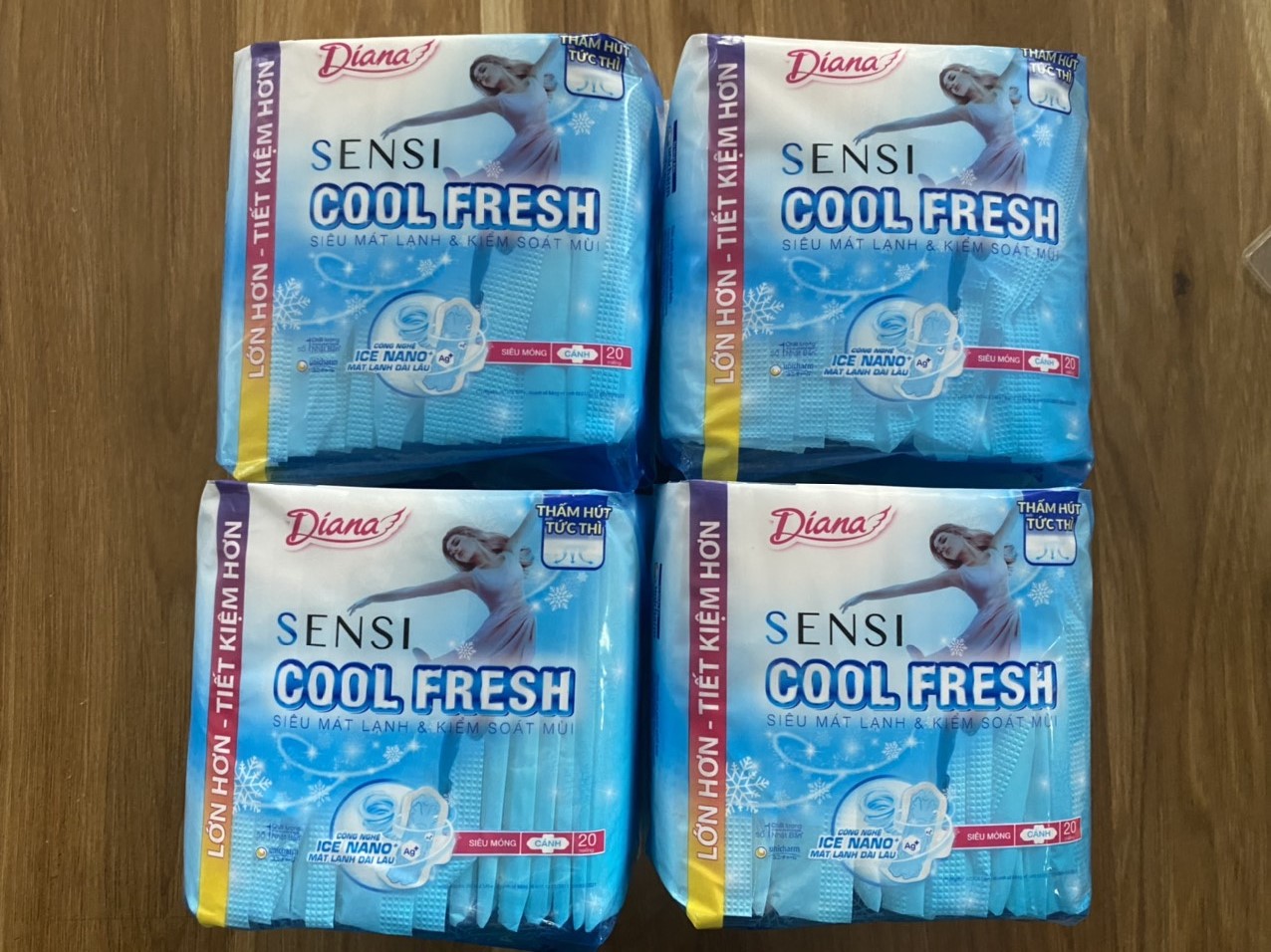 COMBO 4 GÓI BVS DIANA SENSI COOL FRESH GÓI LỚN 20 MIẾNG