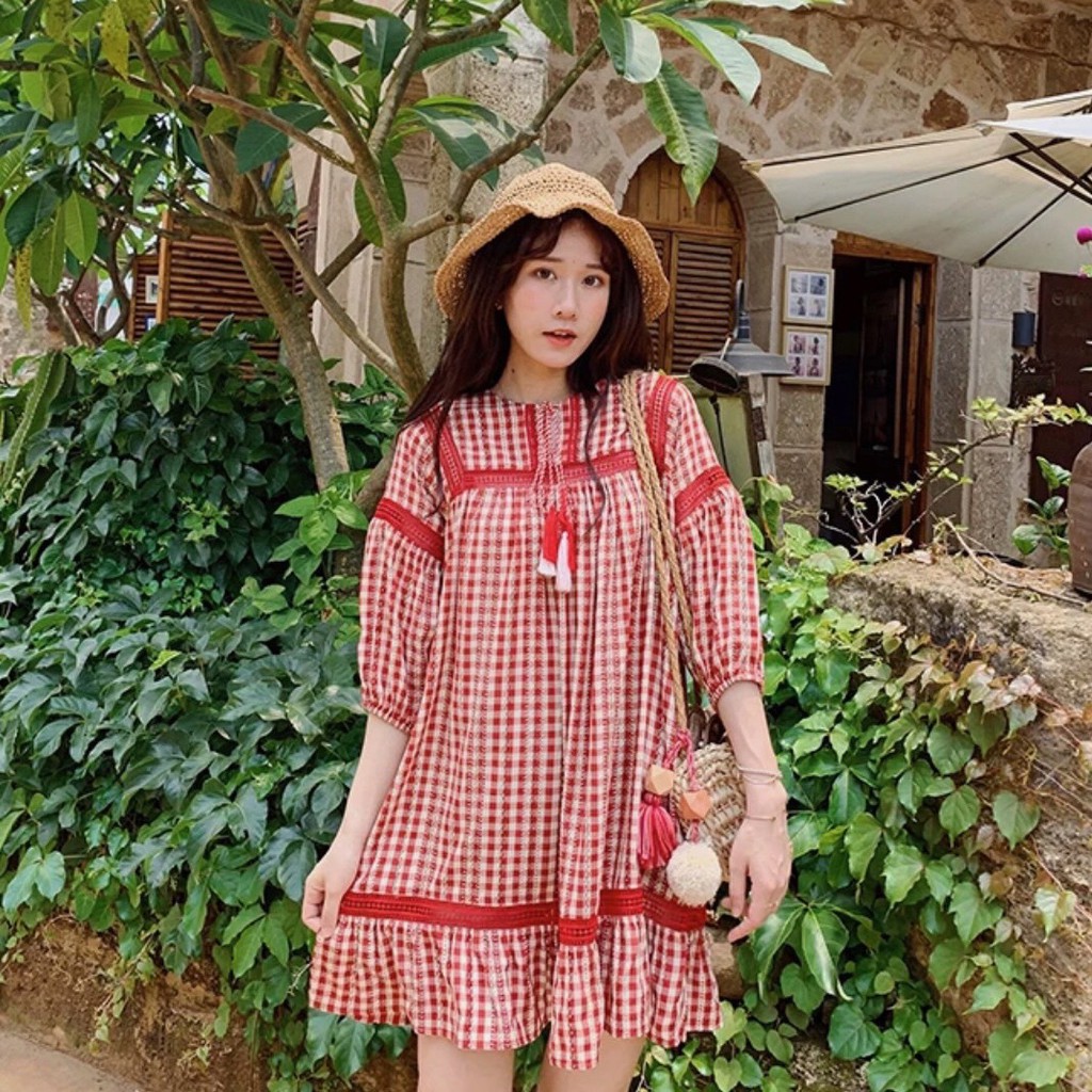 Đầm caro viền ren đỏ