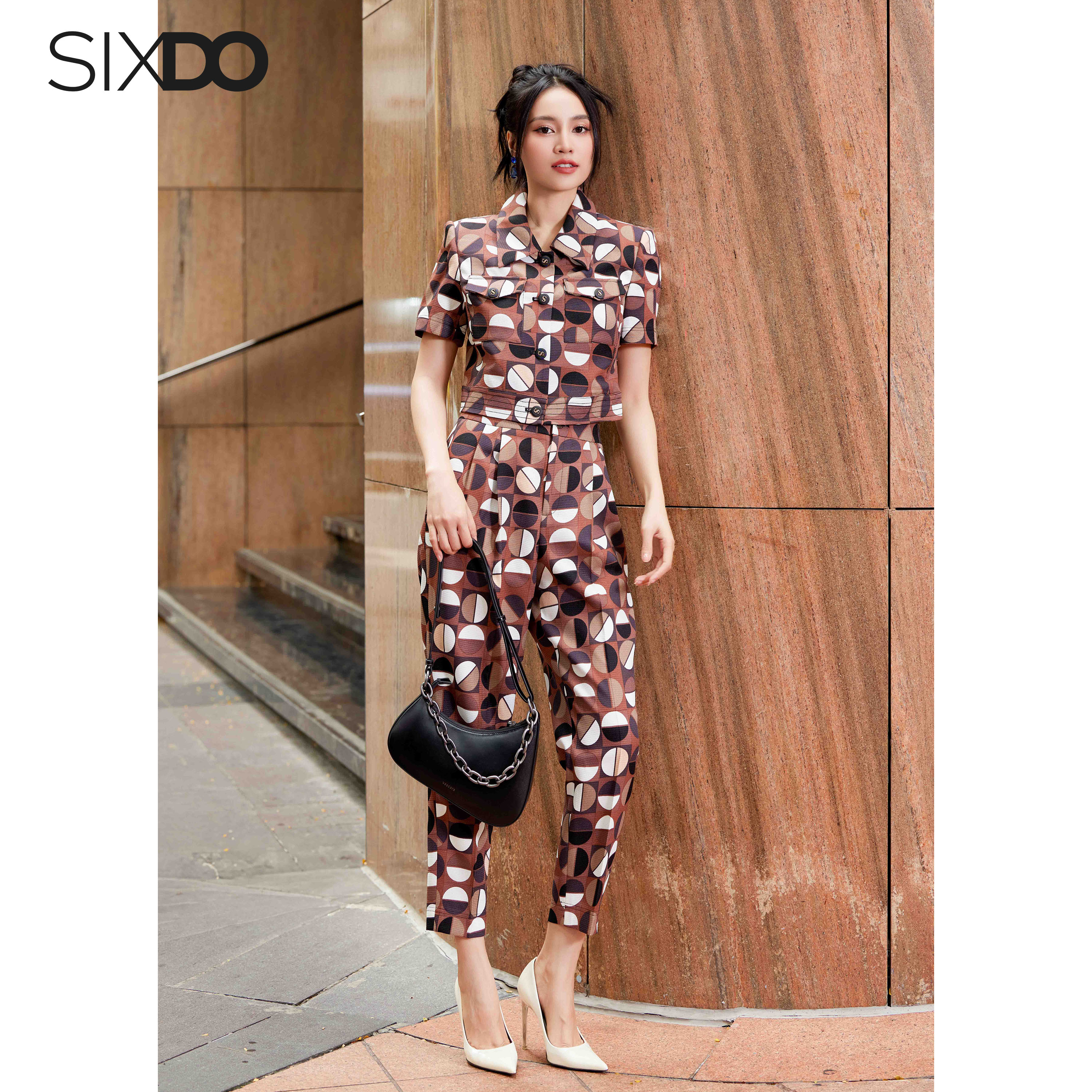 Áo Vest nữ nâu dáng lửng chấm bi SIXDO (Brown Polka Dot Cropped Raw Vest)