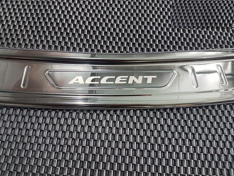 Bậc cốp Titan xe Huyndai Accent 2018