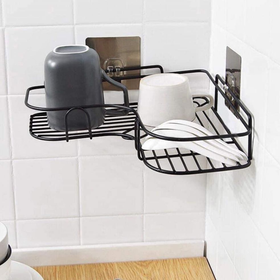 Kệ góc sắt treo tường nhà tắm, nhà bếp. Kích thước: 36 x 27 x 6 cm. Sắt sơn tĩnh điện bền đẹp. Kèm 2 miếng dán cường lực siêu chắc.