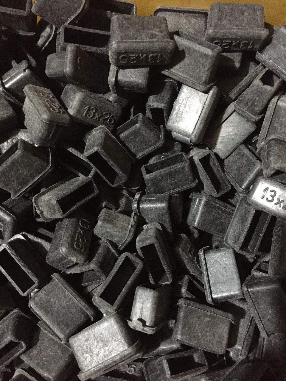 Bộ 50 Nắp bịt trong sắt hộp 13x26 và 10 bịt tròn phi 21, Nắp chụp nhựa, chụp chân ống sắt nút bịt nhựa