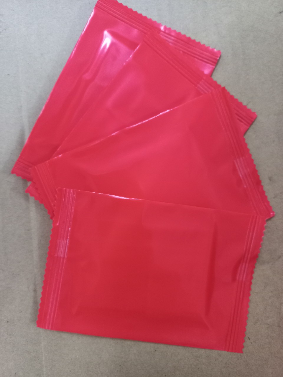 500 cái khăn lạnh, khăn ướt mini Màu Đỏ