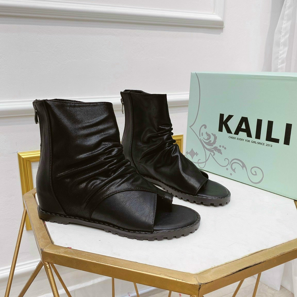 Giày Boot Nữ Xỏ Ngón Độn Đế