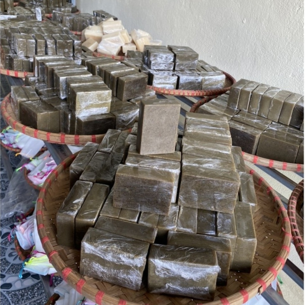 Xà bông sạch mụn lưng 100gr - Thảo dược tự nhiên chứa tía tô và mướp đắng