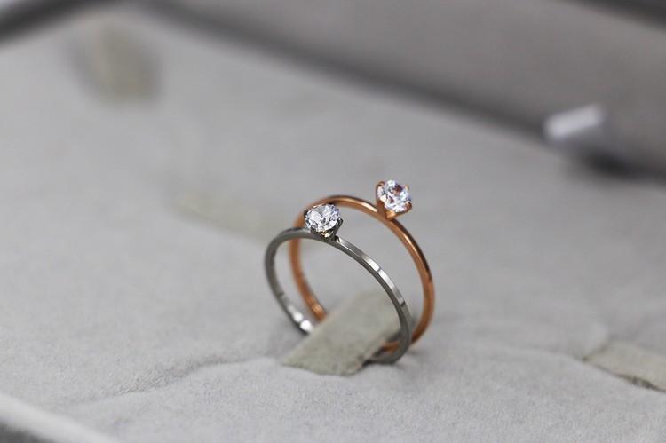 Nhẫn Kim Cương Nhỏ Titan Ko đen TT 172