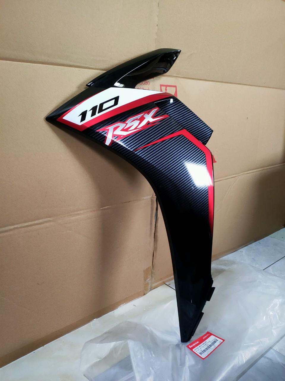 Cánh yếm trái wave rsx 110 2012 màu xám tem đỏ r340c