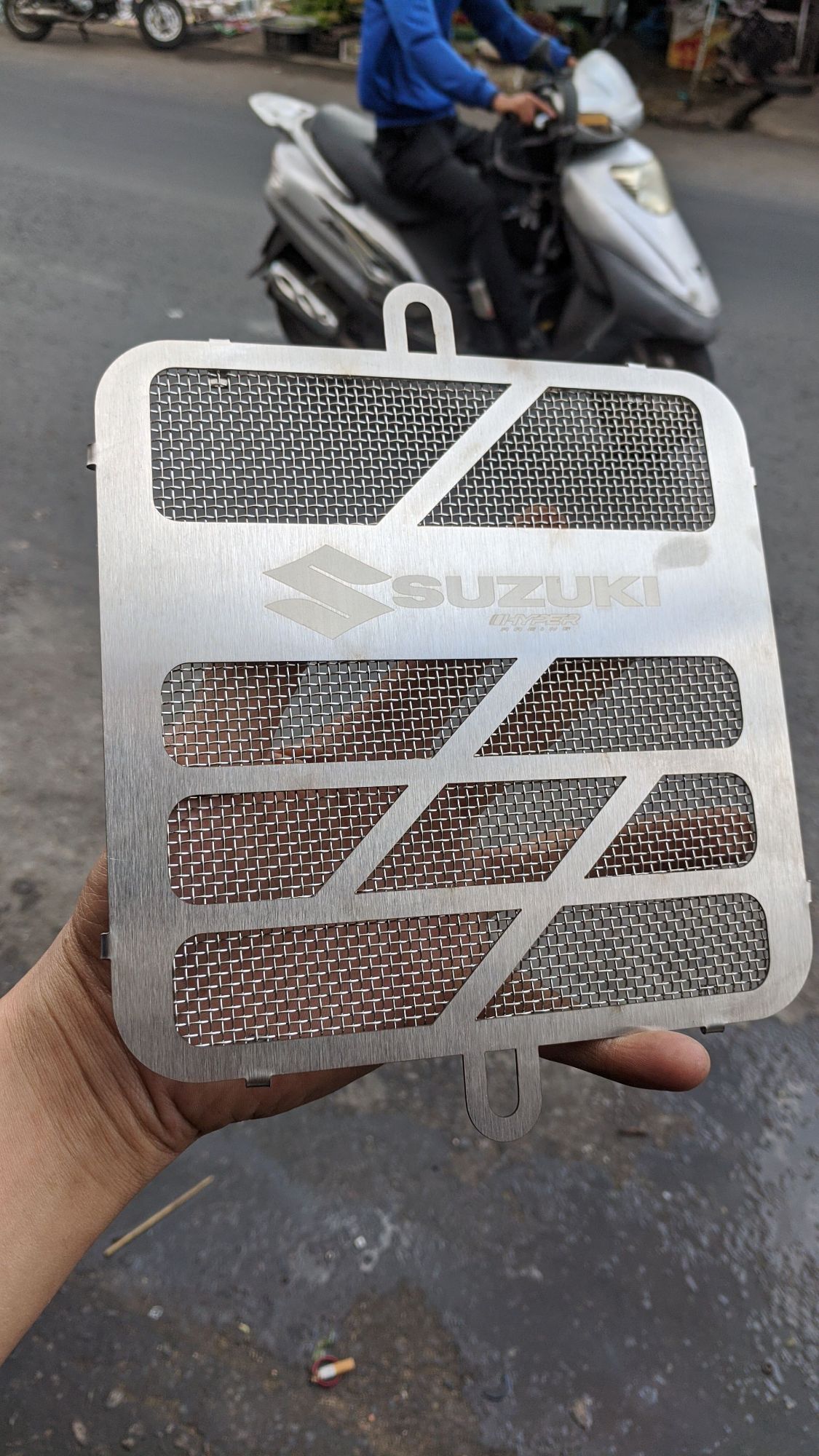 che két nước RAIDER FI, SATRIA lưới inox
