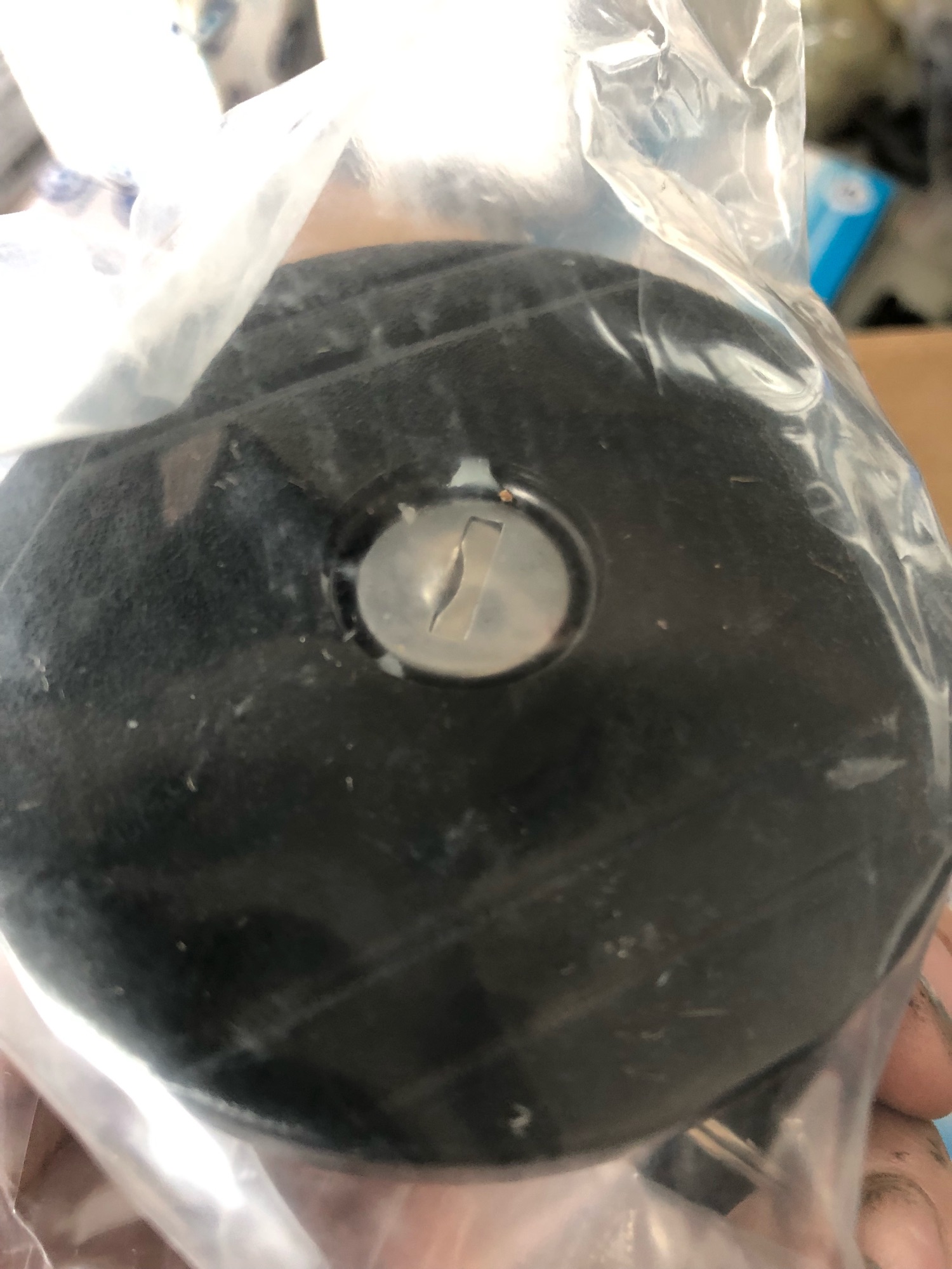Nắp thùng dầu Ford Transit 2007-nay