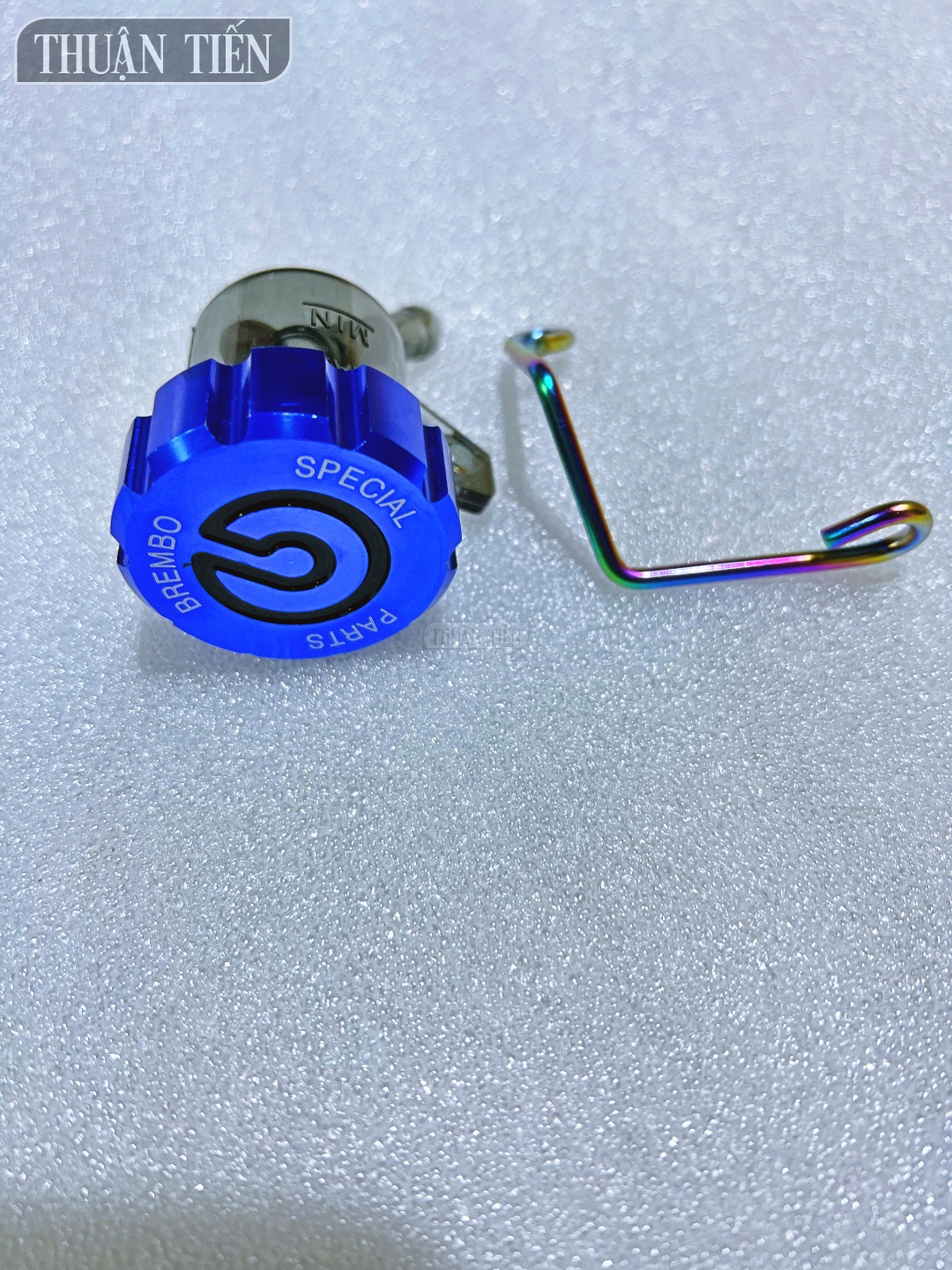 BÌNH DẦU ĐEN KHÓI - TẶNG PAS XI MÀU - NẮP BÌNH NHÔM CNC, DÙNG ĐƯỢC NHIỀU LOẠI XE, TIỆN LỢI, ĐẸP MẮT, KIỂM TRA ĐƯỢC MỨC DẦU