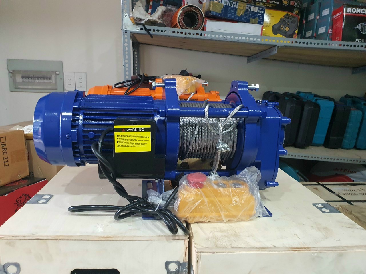 Tời mặt đất cao cấp 200/400 (22m/p)