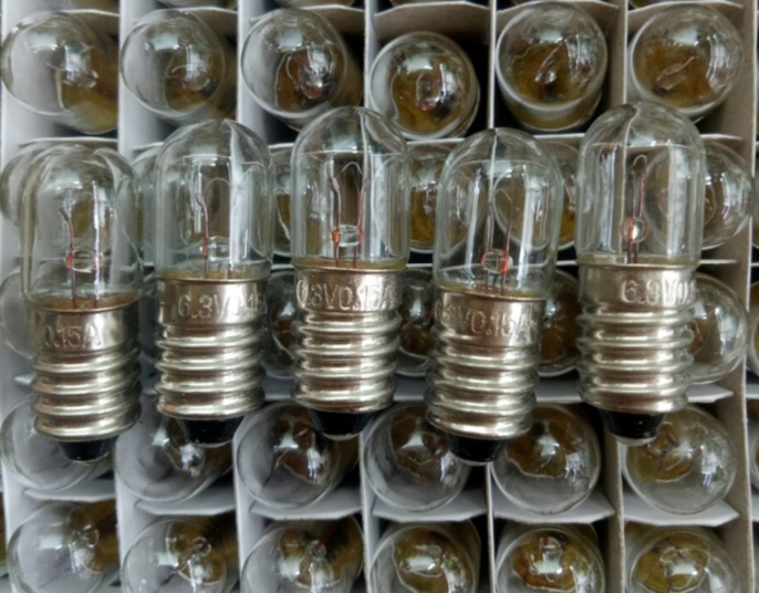 BÓNG ĐÈN SỢI ĐỐT ĐUÔI XOÁY E10 6.3V 0.15A T10x28