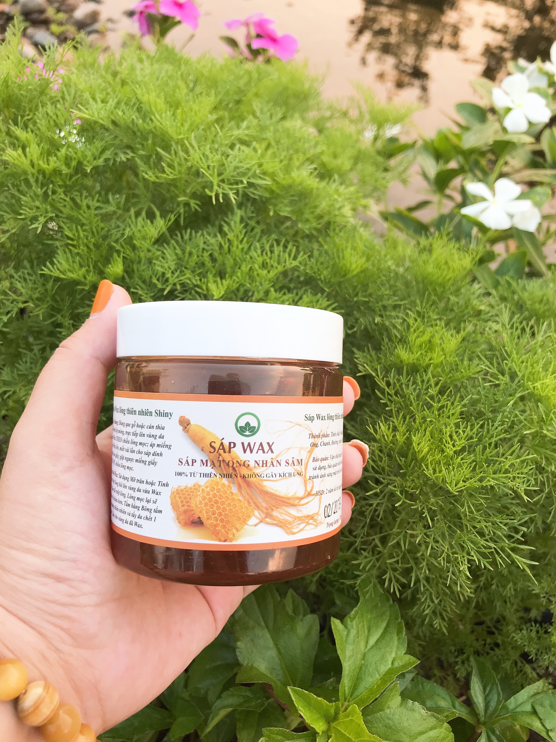 Sáp Wax Lông Nhân Sâm Shiny (tặng kèm giấy wax+que gạt)