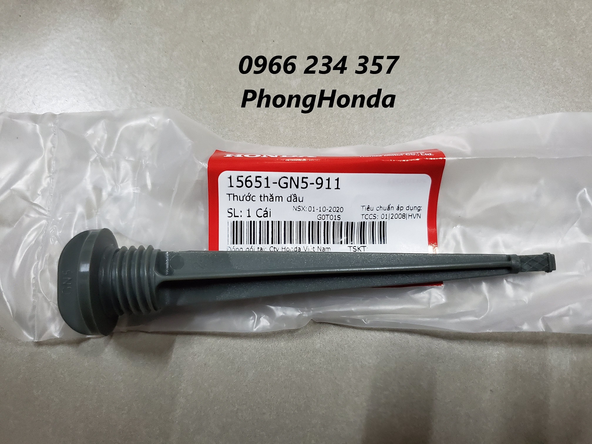 ty thăm nhớt màu đen và xám xe số Honda