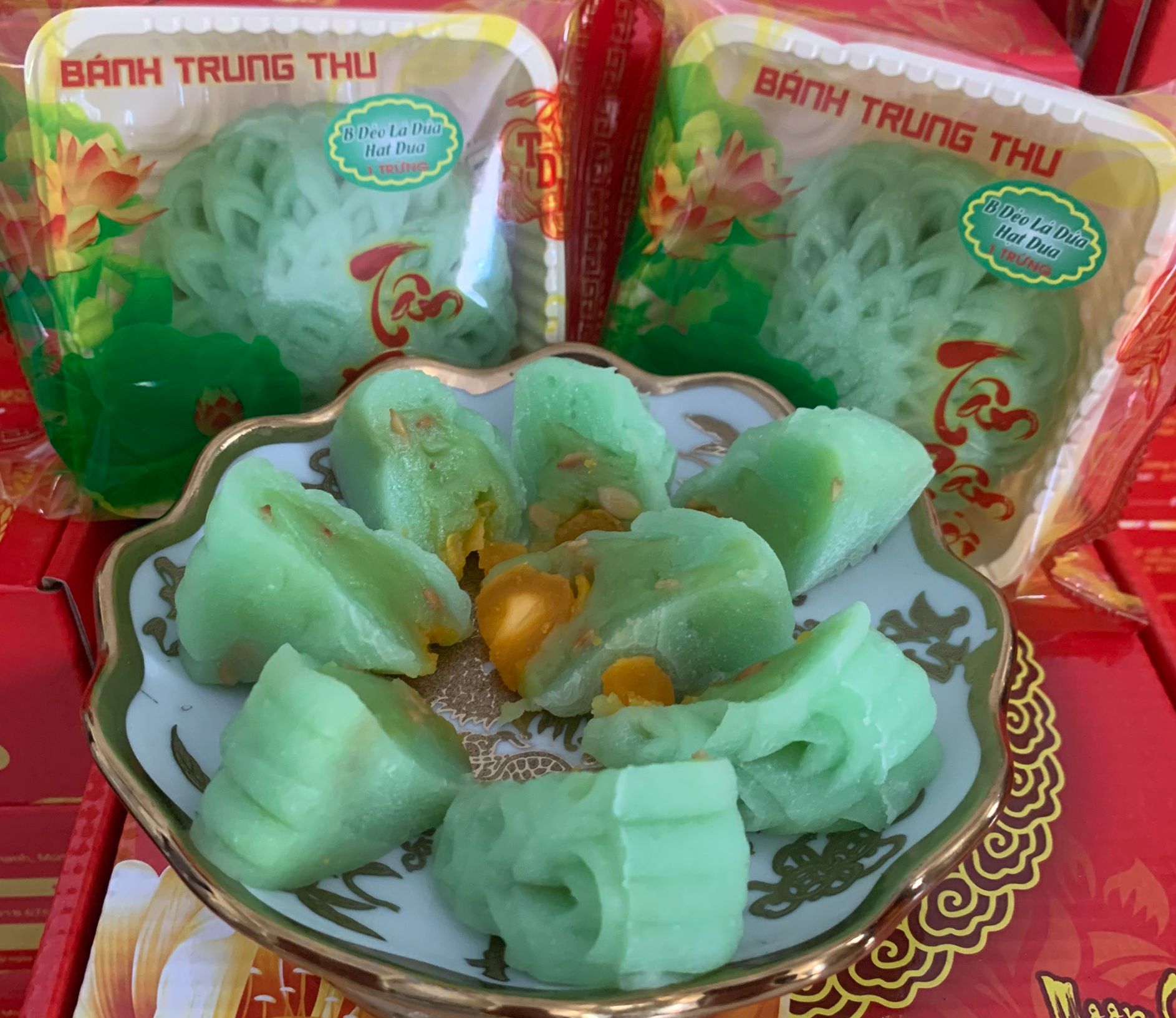 Bánh trung thu DẺO LÁ DỨA (200gram 1 TRỨNG) Tân Dân Lợi