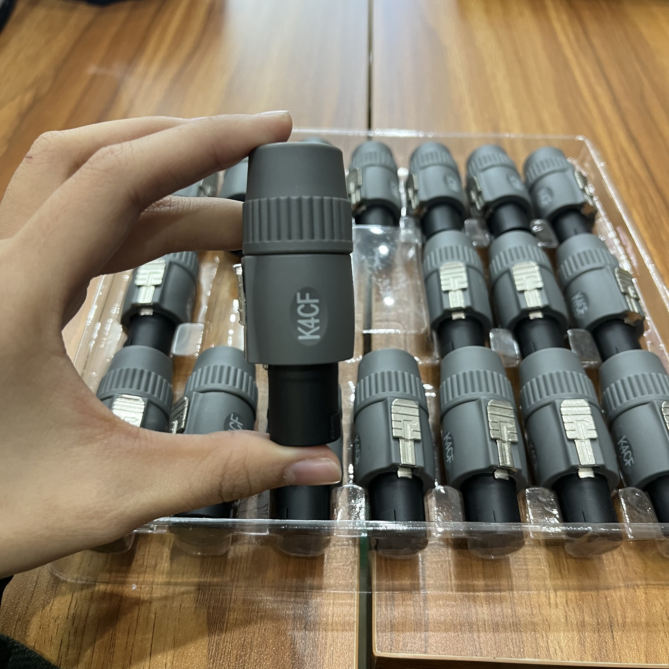 Rắc jack loa NEUTRIK (Coda) K4CF ghi