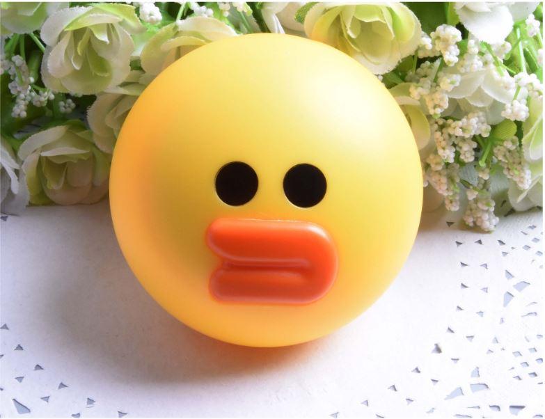 Lines Contact Lens Case Has : Lens Case Kit Contain 1 X Contact Lens Case 1 X Container For Solution 1 X Tweezer 1 X Suction Pad