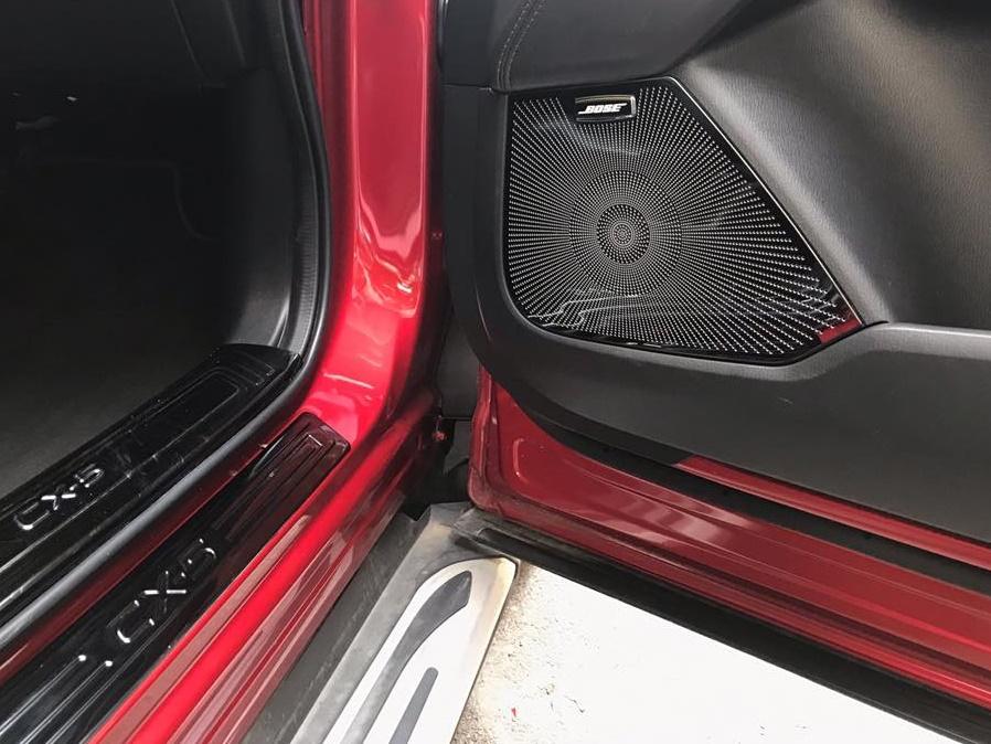 Ốp màng loa titan xe mazda CX5