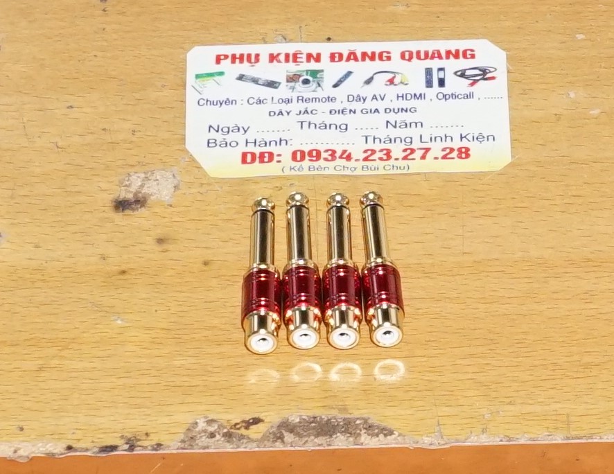combo 4 jack chuyển 6ly ra av mạ vàng tốt ( 4 cái y hình )