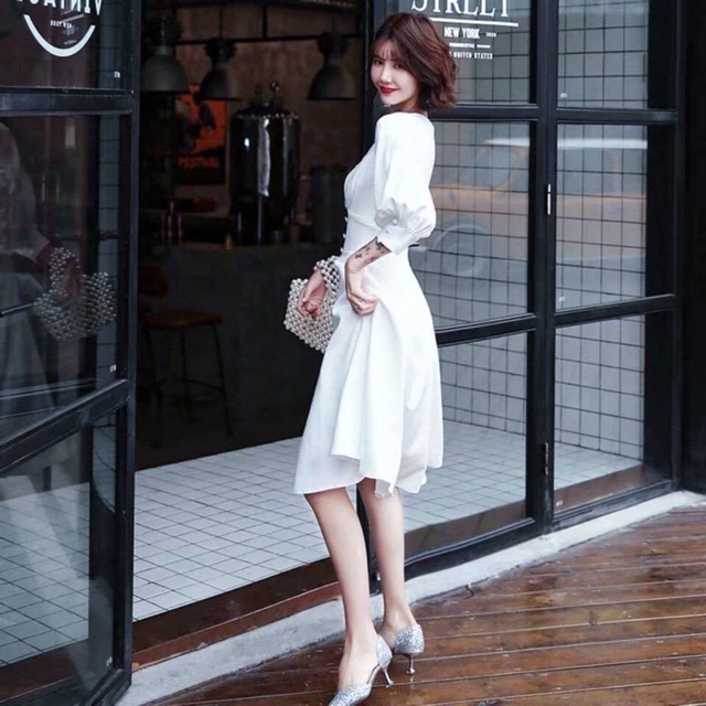 Đầm trắng nút bọc bo eo