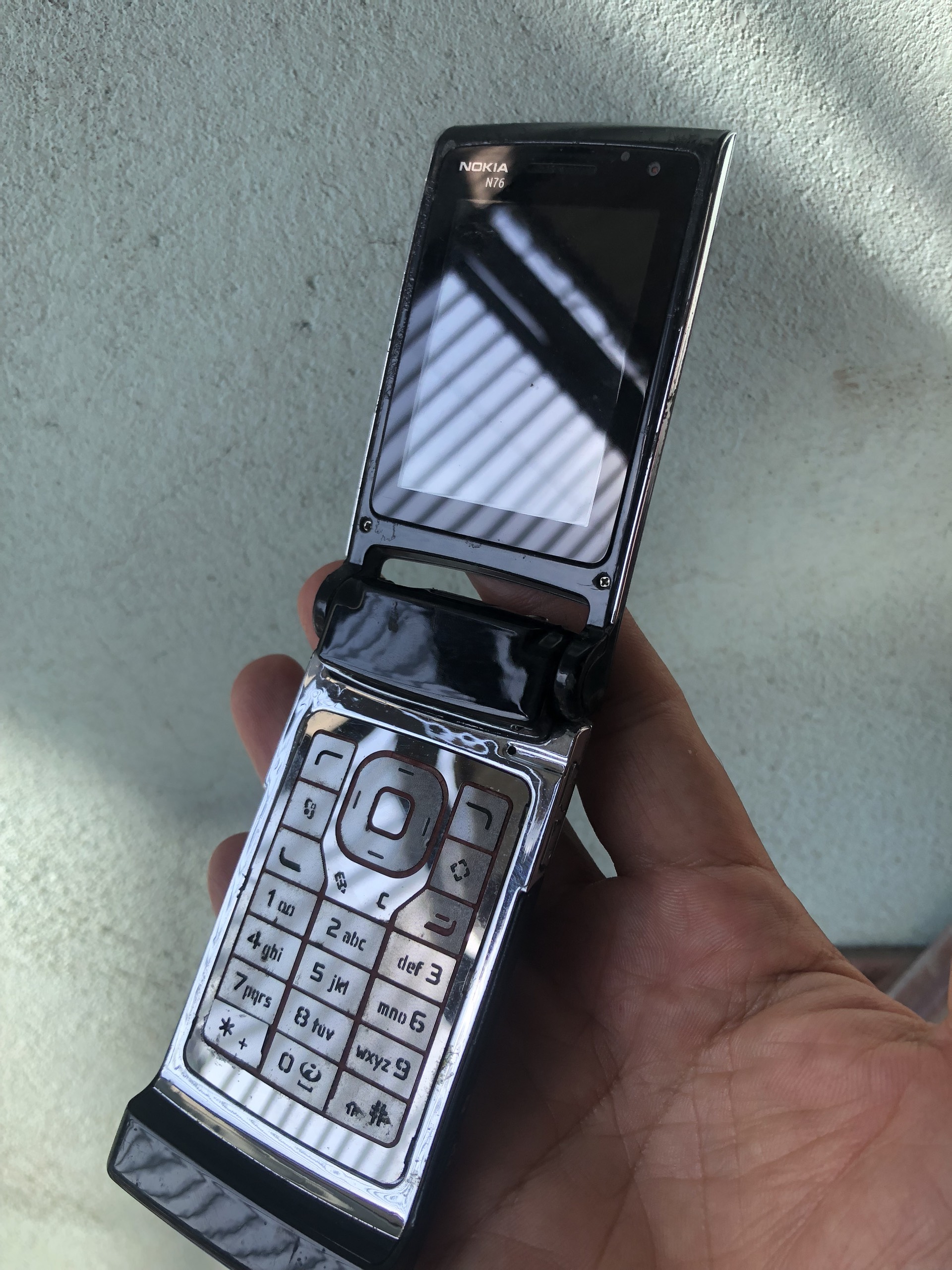 Nokia N76