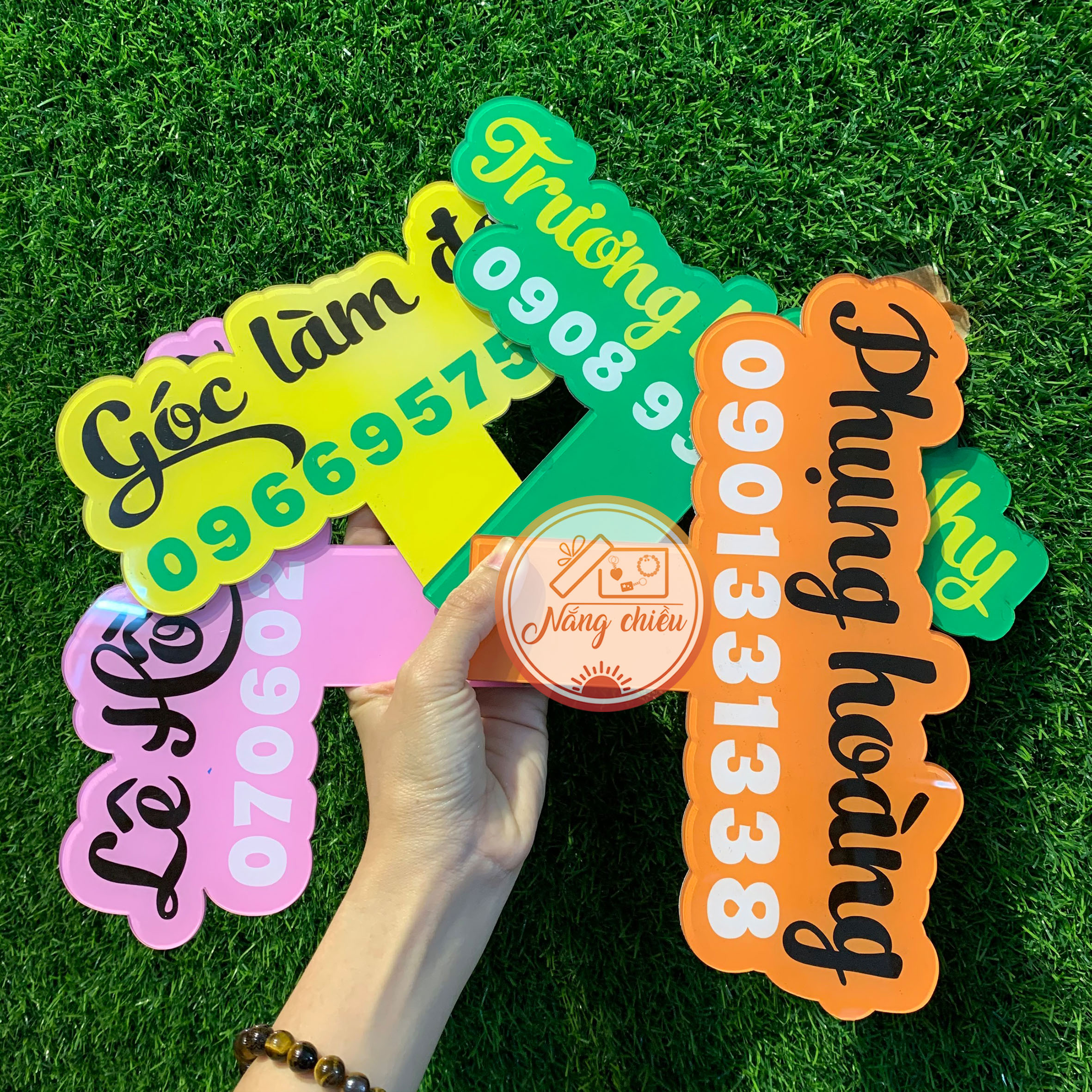 Bảng hiệu mica in tên thương hiệu shop - bảng hiệu giá rẻ - free thiết kế, chất lượng sản phẩm đảm bảo và cam kết hàng đúng như mô tả