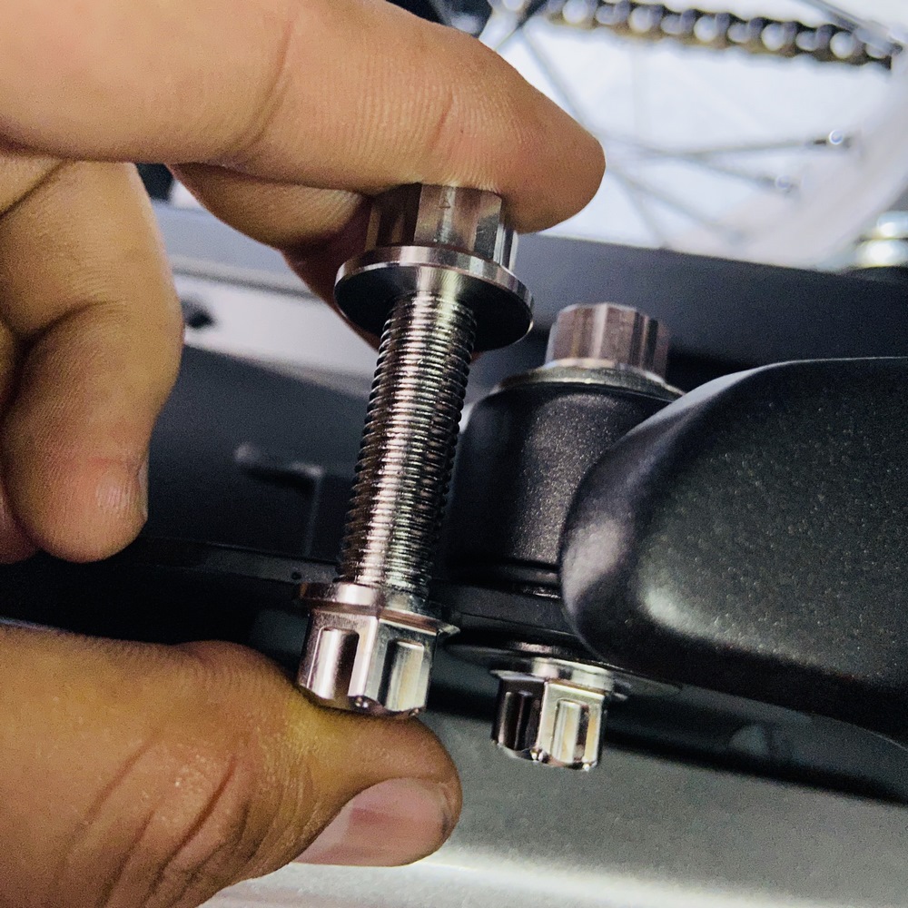 [HCM][ COMBO ỐC TÁN] ỐC TÁN 10LY4 MẪU SALAYA INOX GẮN BÁT TREO PÔ CHO DÒNG XE YAMAHA SÁNG BÓNG