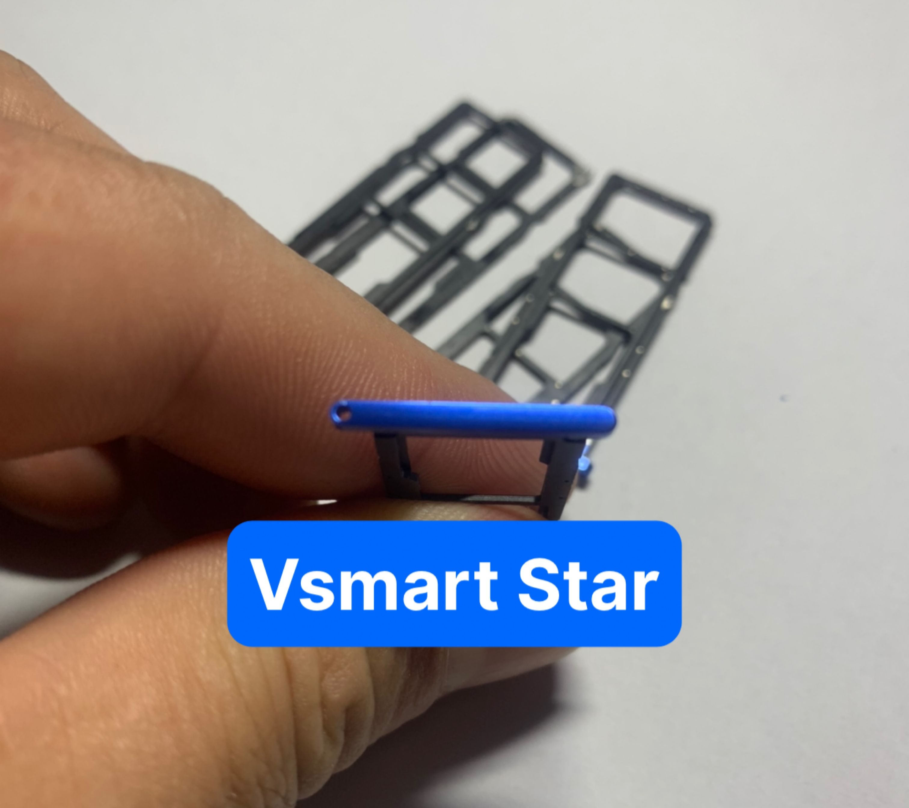 Khay sim Vsmart Star