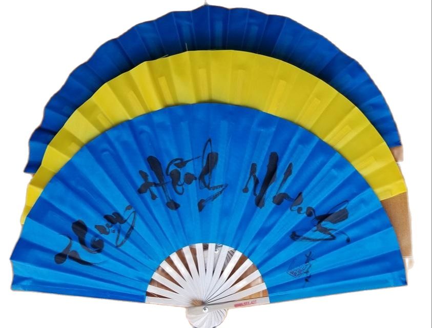 1 Quạt vải viết thư pháp theo yêu cầu, xòe rộng 50cm. Quà tặng ông bà, cha mẹ. Quà biếu tết.Tranh trang trí.