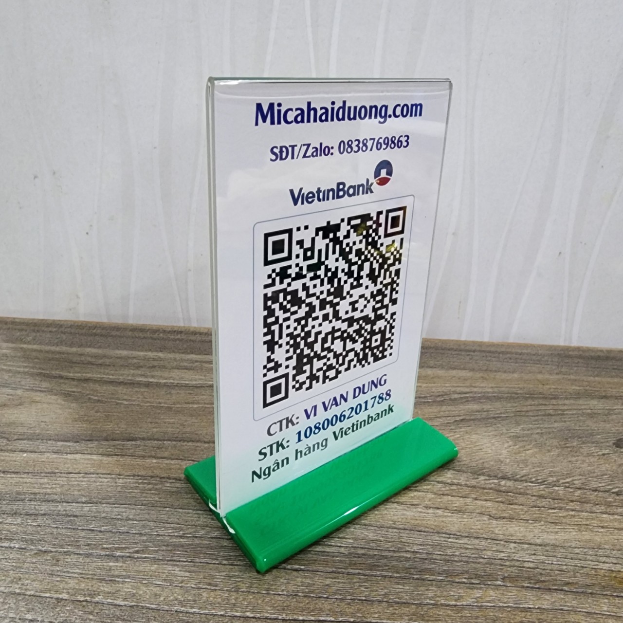 Menu mica in mã QR Code để bàn.