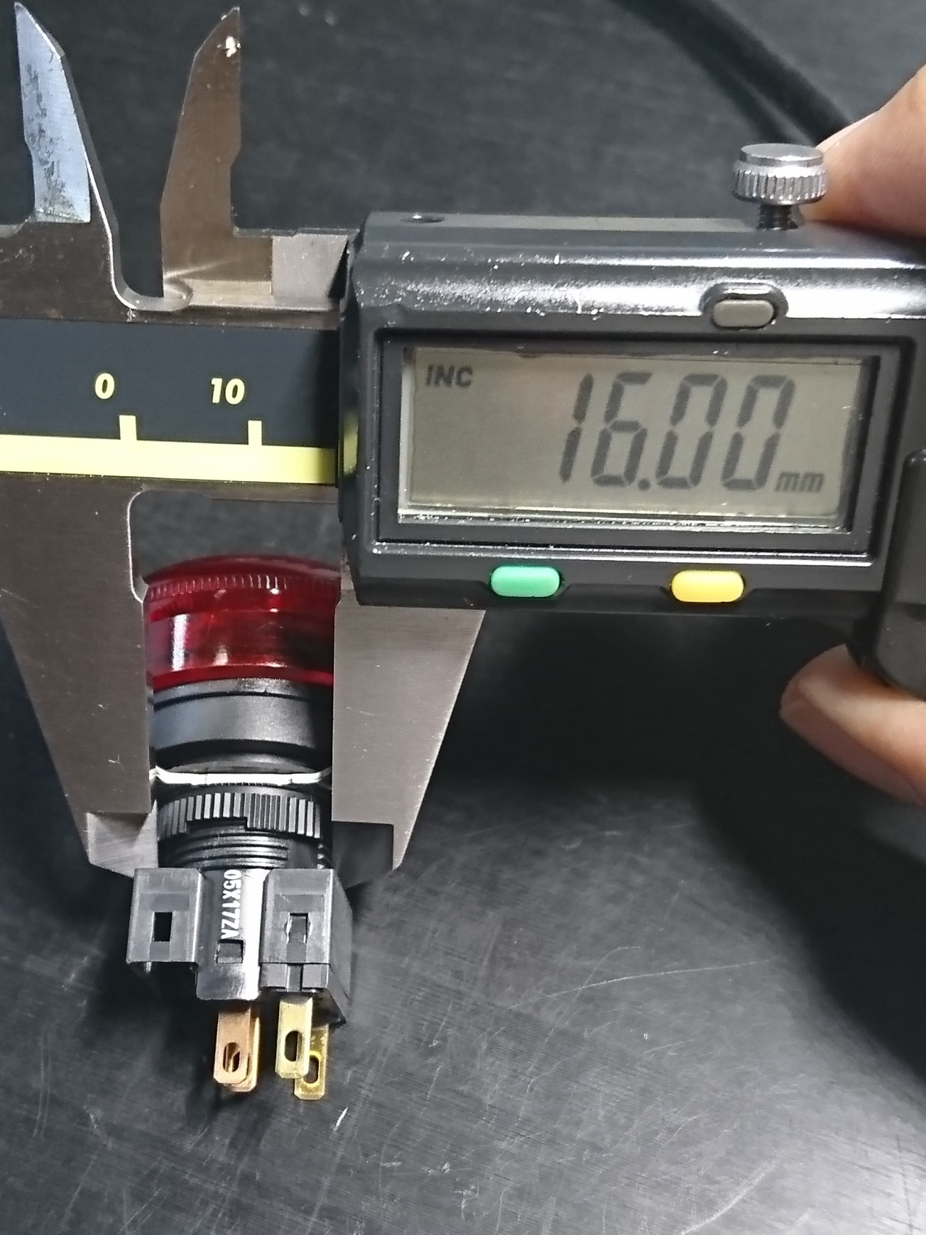 Nút nhấn dừng khẩn EMG phi 16mm có đèn 24v DC OMRON (A165E-01L)
