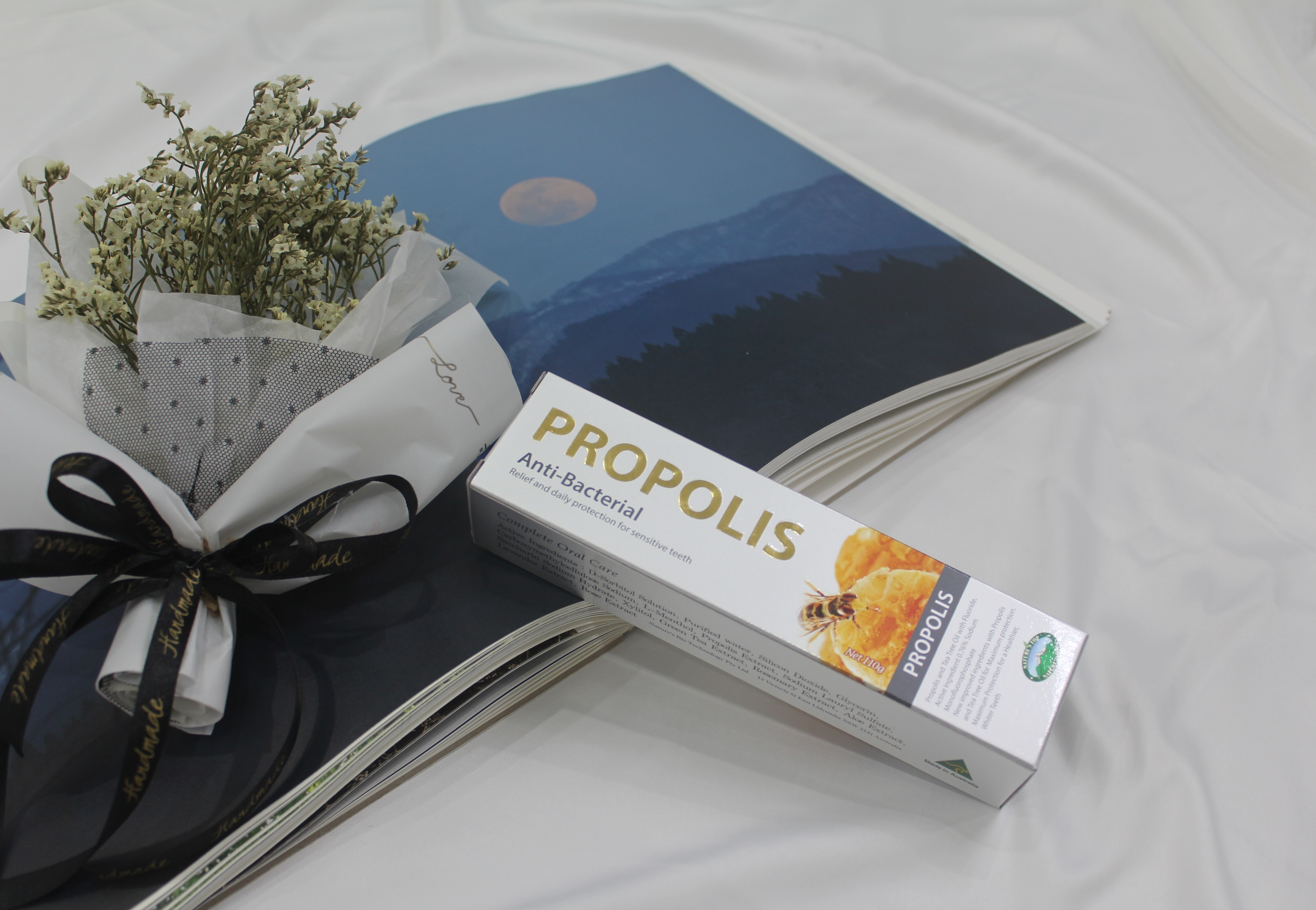 KEM ĐÁNH RĂNG KEO ONG PROPOLIS TOOTHPASTE -110G