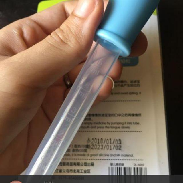 Dụng cụ uống thuốc cho bé
