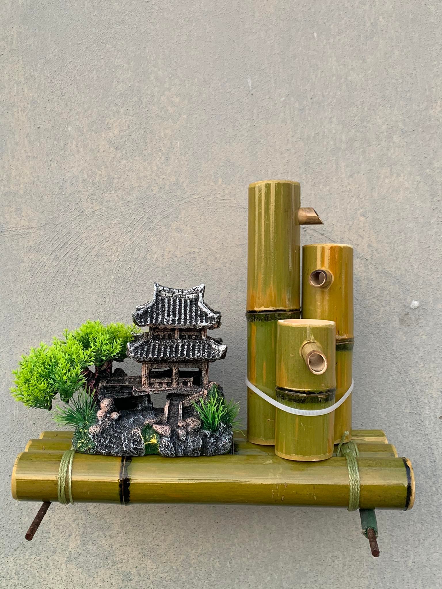 Thác nước tiểu cảnh (thác nước bằng tre)