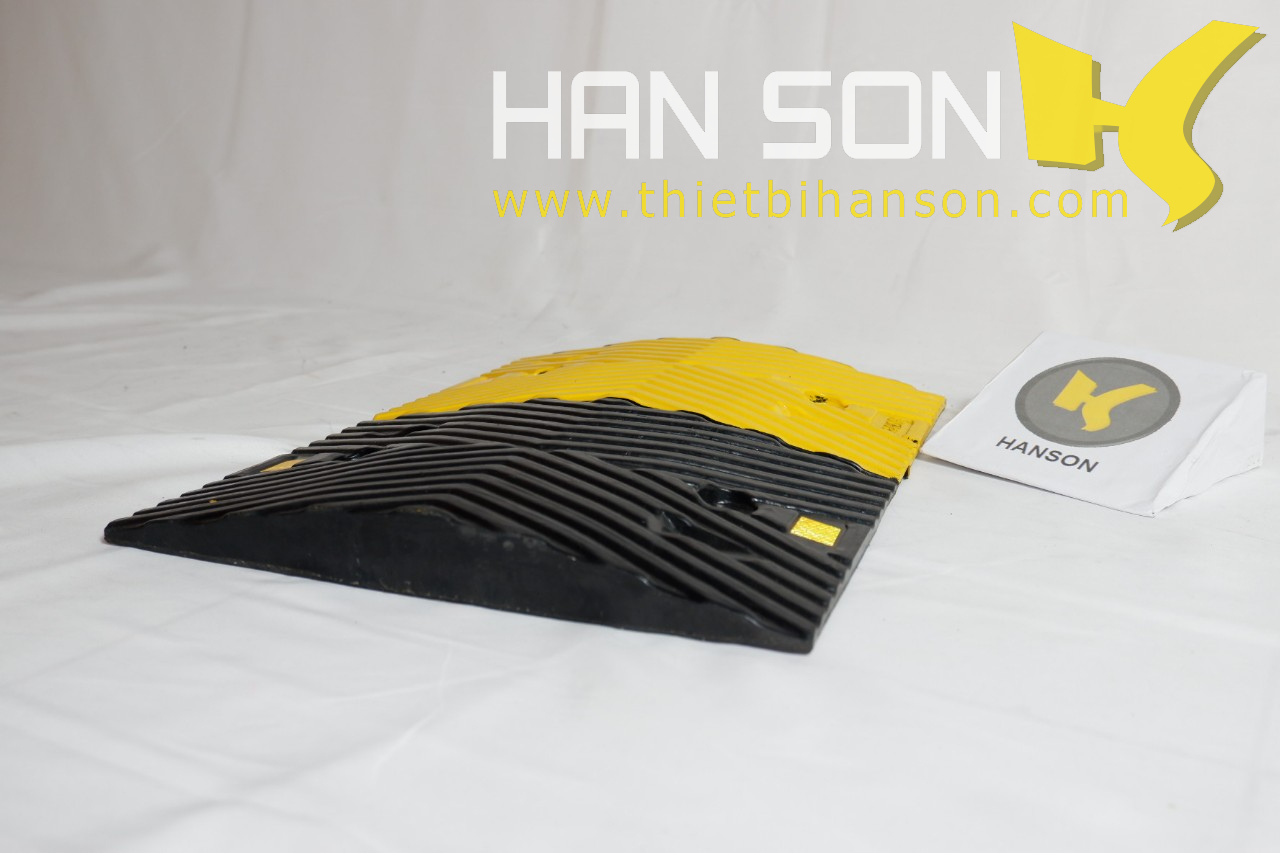 Gờ giảm tốc cao su giao thông HANSON CC-B01 mẫu 3 dài 0.5m, có phản quang, dùng cho ô tôm xe máy