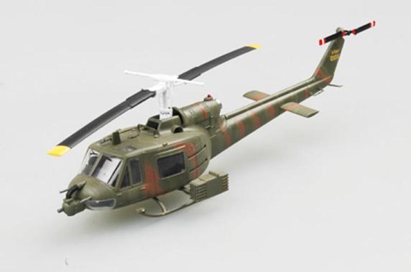 Mô hình máy bay trực thăng UH-1B chiến dịch An Khê 1966 tỉ lệ 1:72
