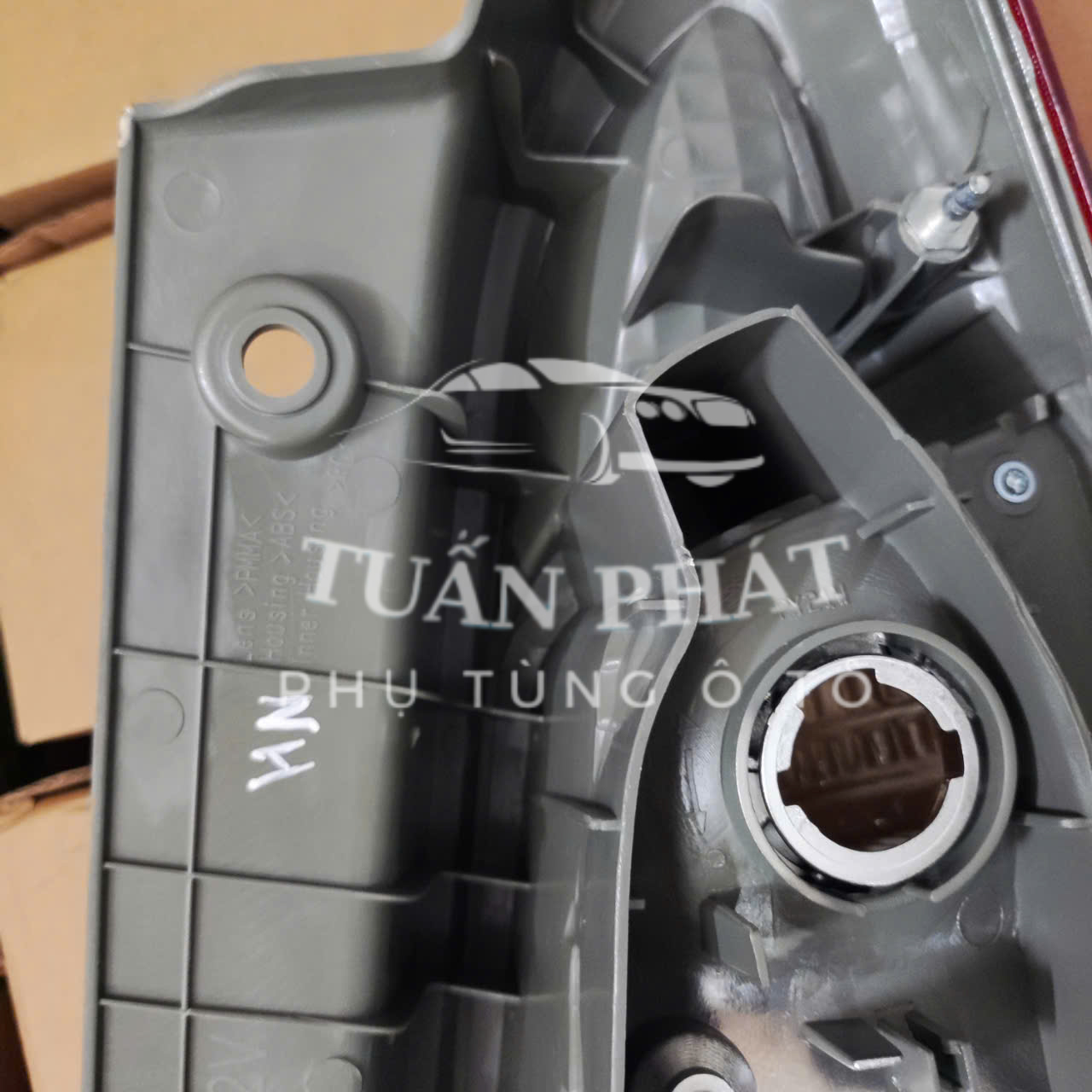 ĐÈN HẬU TOYOTA INNOVA 2012-2016 TYC