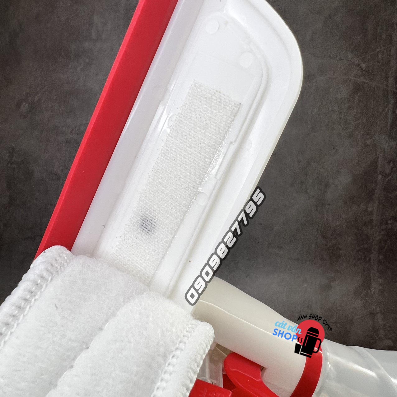 Cây Lau Kính Cửa Sổ Kèm Bình Xịt Spray Squeezee Lock&Lock ETM417