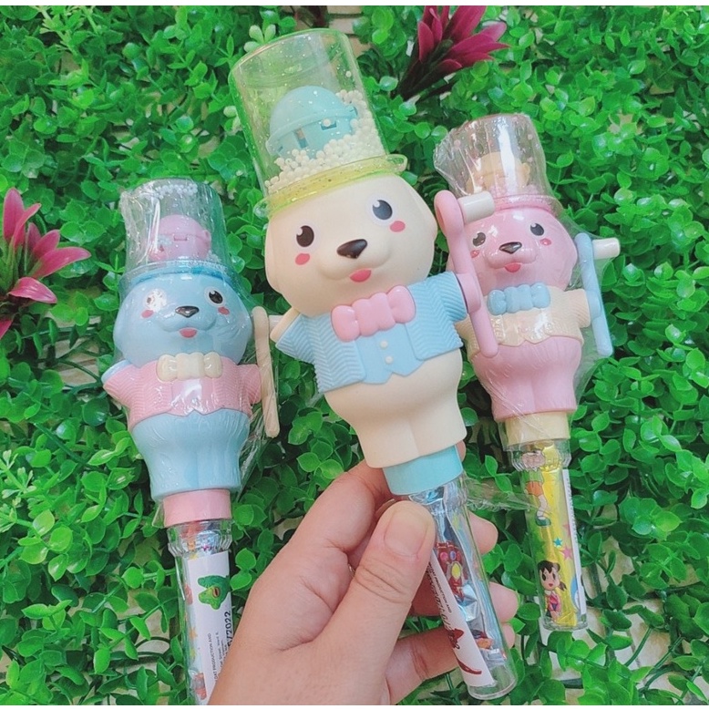 Kẹo đồ chơi chú gấu tuyết quay có đèn cho trẻ em