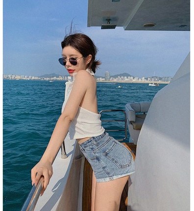 Áo thun sát nách, cổ trụ nữ thời trang