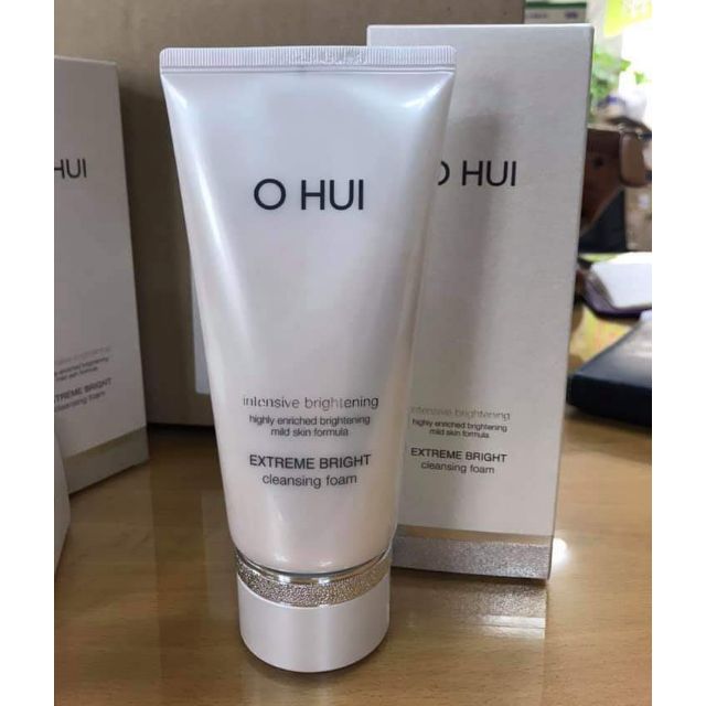 Sữa rửa mặt dưỡng trắng da Ohui Extreme Bright Snow Vitamin 160ml
