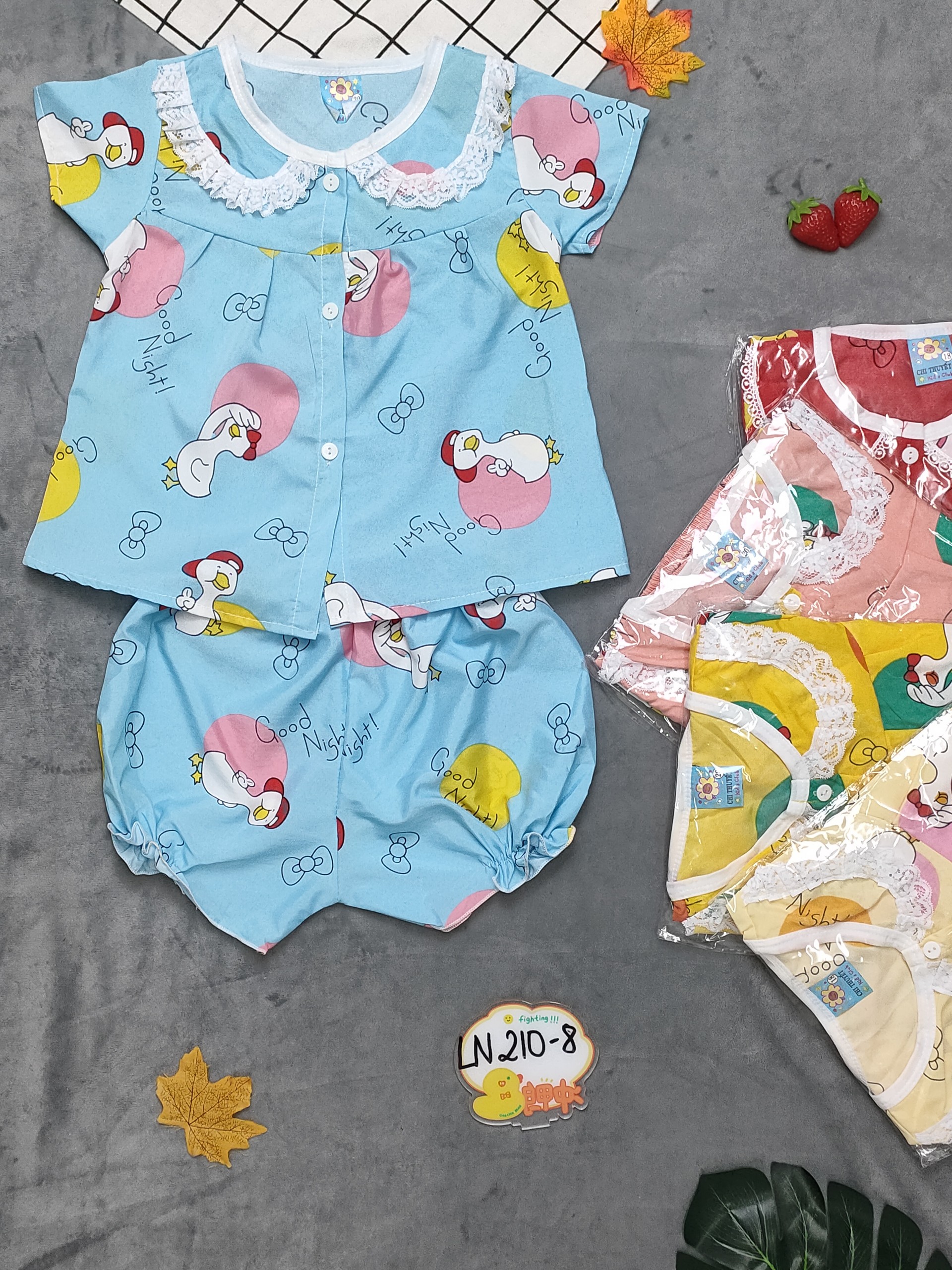 Bộ Lụa Khuy Giữa Bé (12-18kg) (Giao màu ngẫu nhiên)