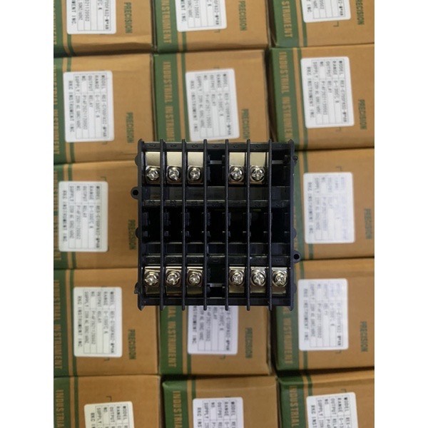 Bộ điều khiển nhiệt độ RKC REX-C700 (ngõ ra Relay)